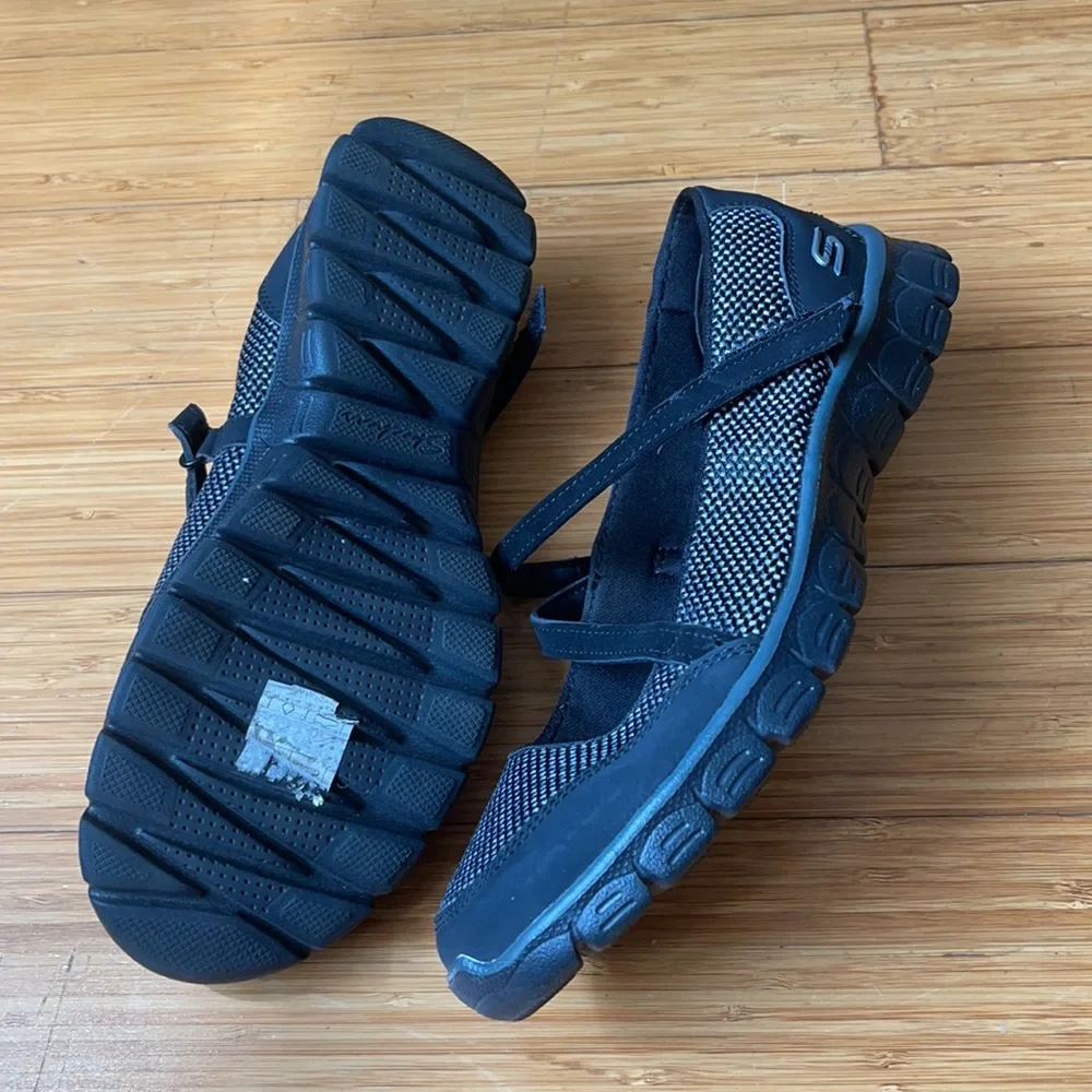 Skechers Navy Blue and Black Mary Jane Athletic Shoes - Picture 2 of 2